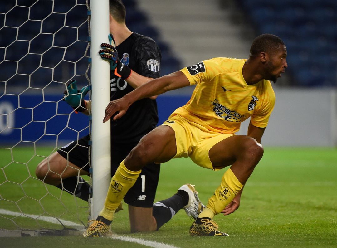 Beto, en un partido con el Portimonense.