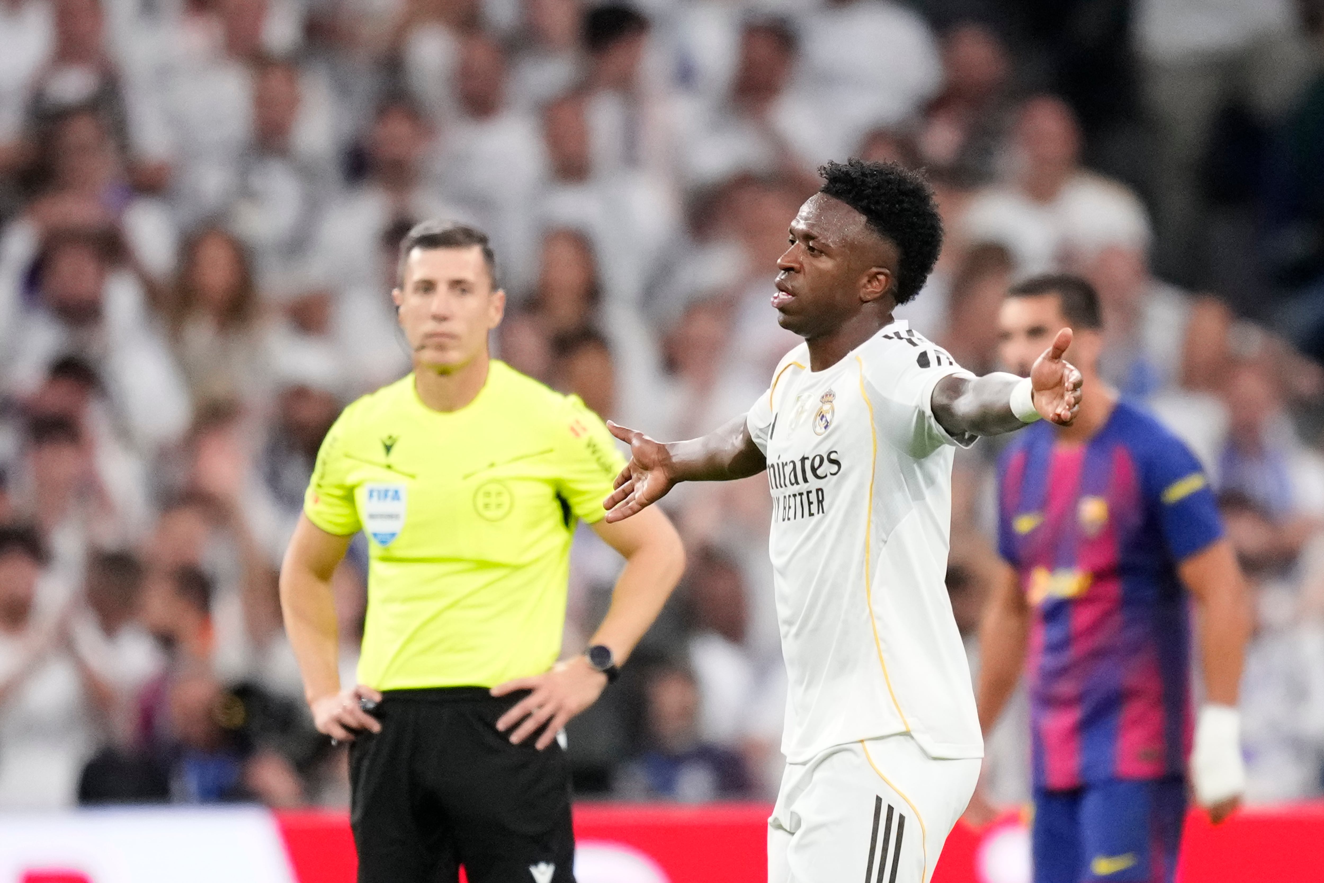 Vinicius Júnior se lamenta durante &#039;El Clásico&#039;