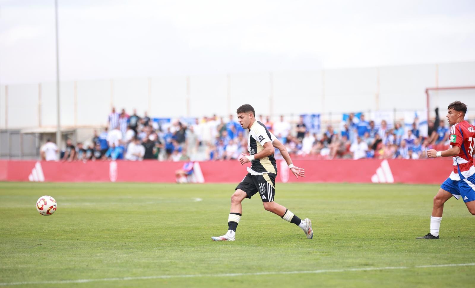 Charaf durante el partido ante el Recreativo Granada