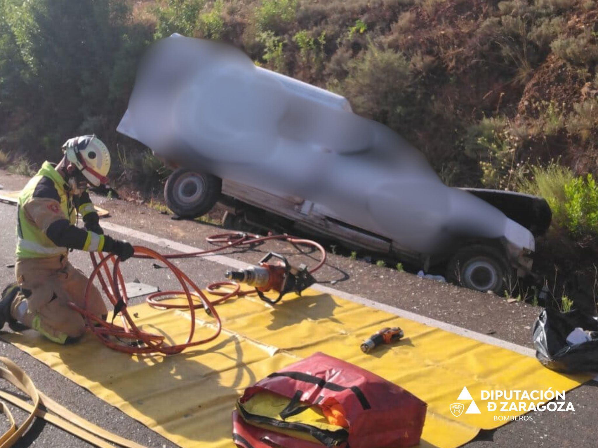 Un fallecido en un choque frontal entre una furgoneta y un turismo en Brea de Aragón