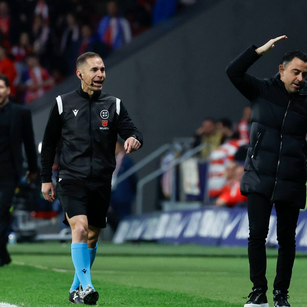 Iturralde González revela la sanción a la que se enfrenta Xavi Hernández tras su expulsión y por qué podría ser mayor de lo habitual