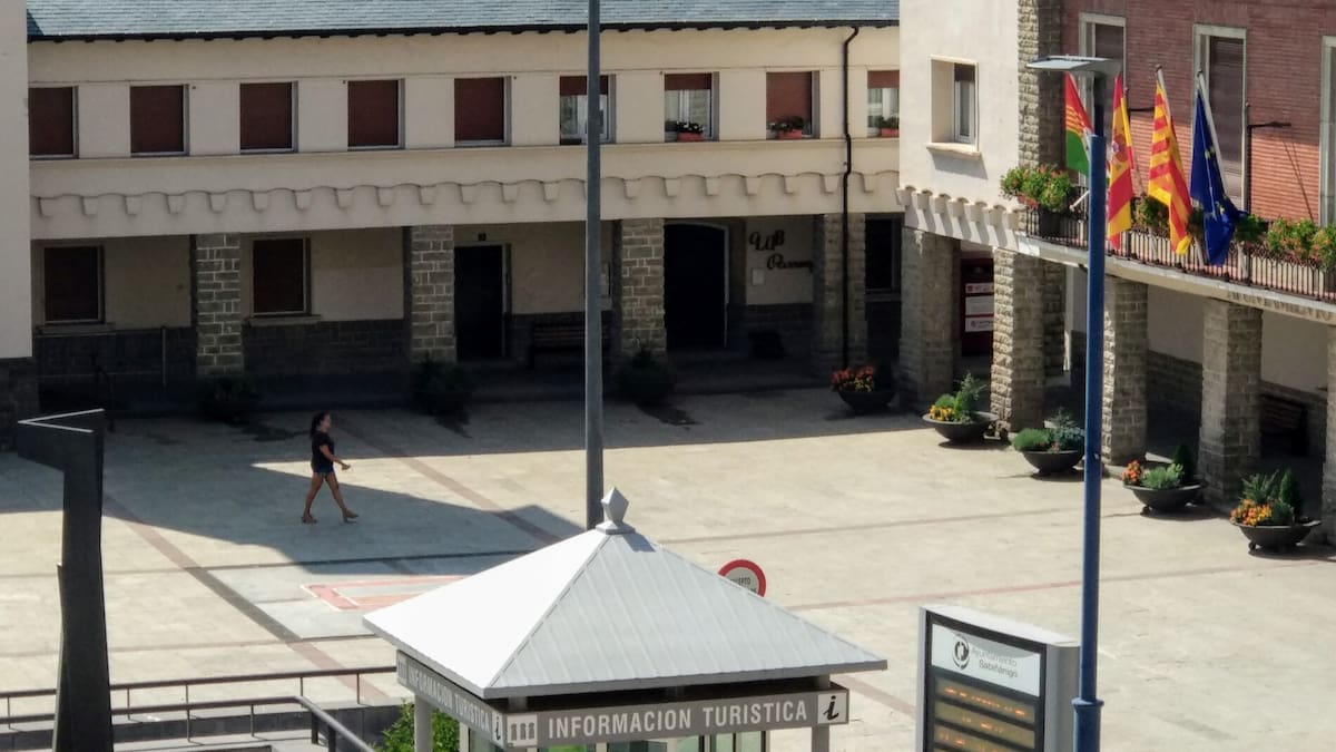 La alcaldesa renuncia a parte de su sueldo municipal