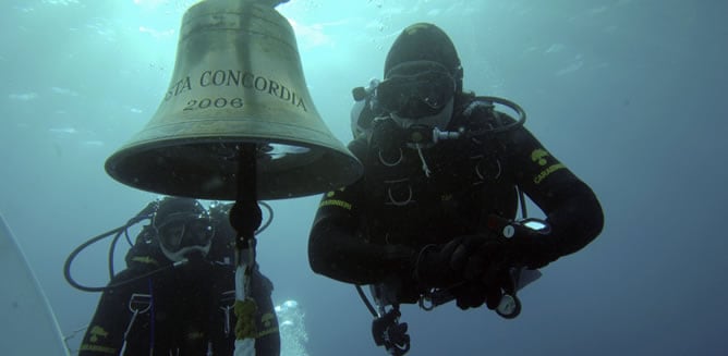 Los equipos de rescate en el interior del &#039;Costa Concordia&#039;