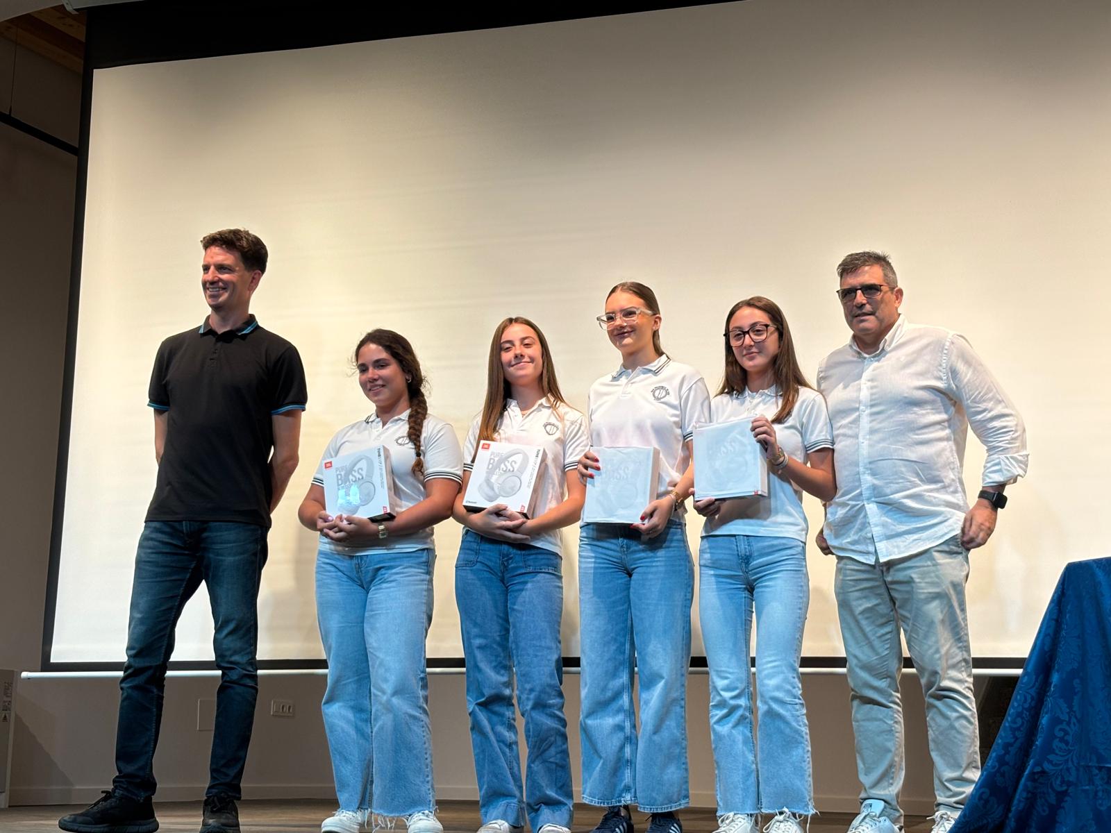 Alumnas del Colegio San Francisco de Asís de Lorca en el concurso Ciberhéroes”