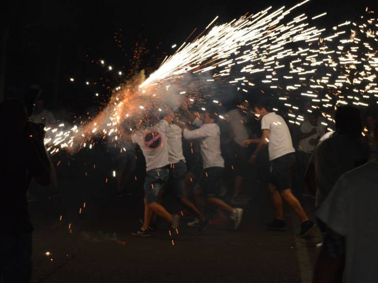 Suelta de los toros de fuego en la Pandorga