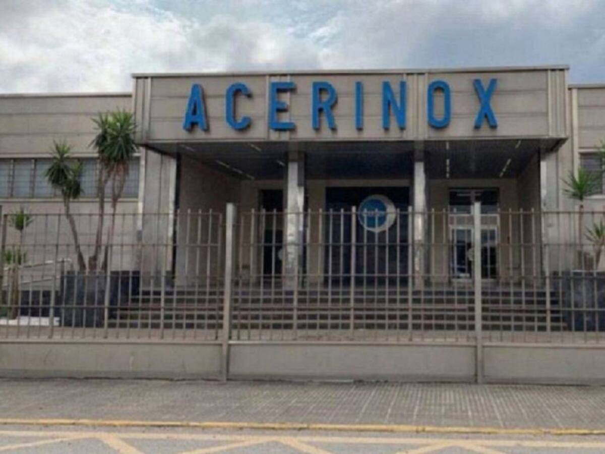 La dirección de Acerinox acuerda un ERTE con los trabajadores en Palmones