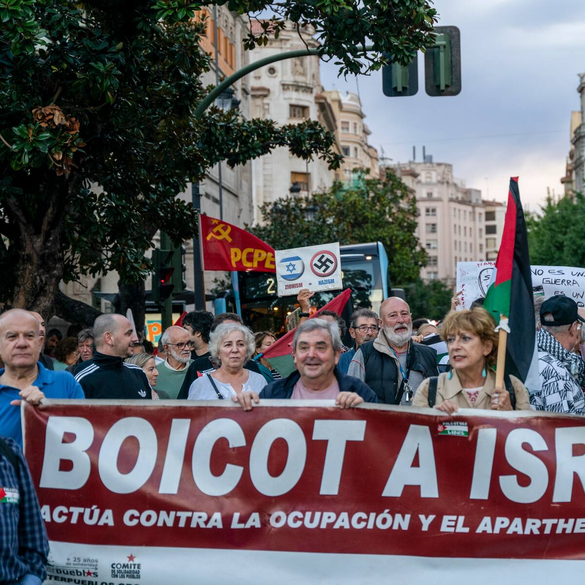Cientos de personas cortan la principal arteria de Santander contra el "genocidio" en Gaza