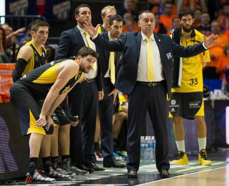Alejandro Martinez, entrenador que llevó de nuevo al CB Canarias a la Copa en 2014.