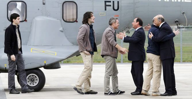 Edouard Elias, Didier François, Nicolas Hénin y Pierre Torres son recibidos por Hollande y Fabius.