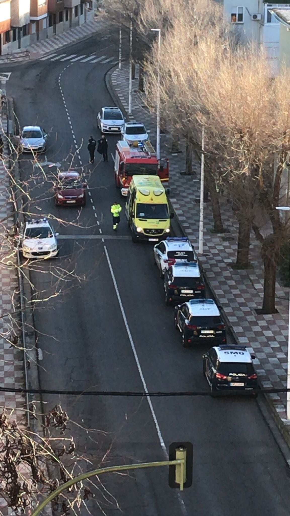 Imágenes de los vehículos de emergencia desplegados en la zona