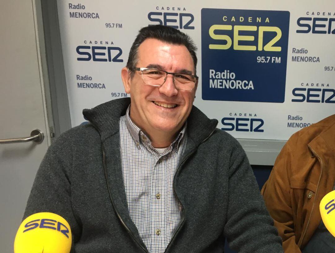 Manuel Avilés (izquierda) es candidato de PLIE a la ciudad de Mahón