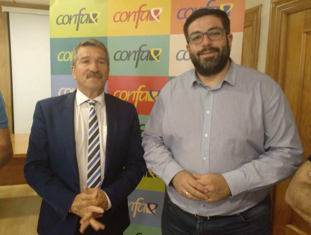 Juan Saborido, presidente de CONFAE, y Jesús Manuel Sánchez Cabrera, alcalde de Ávila