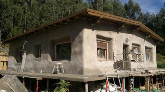 Apariencia final de la vivienda construida con paja.