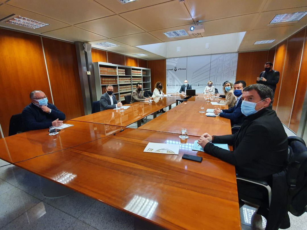 Reunión entre administraciones y agentes sociales