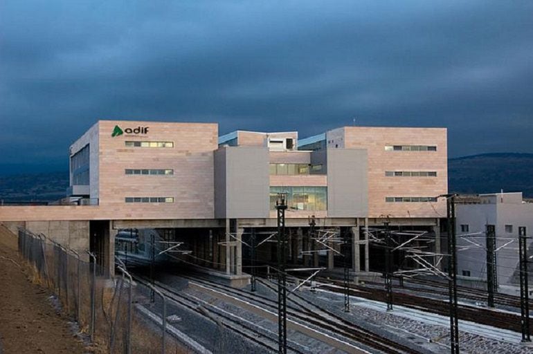 El convoy ha permanecido detenido unos kilómetros antes de la estación Segovia-Guiomar