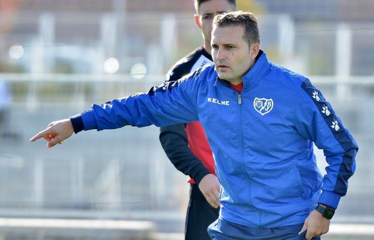 Baraja dirige un entrenamiento del Rayo Vallecano