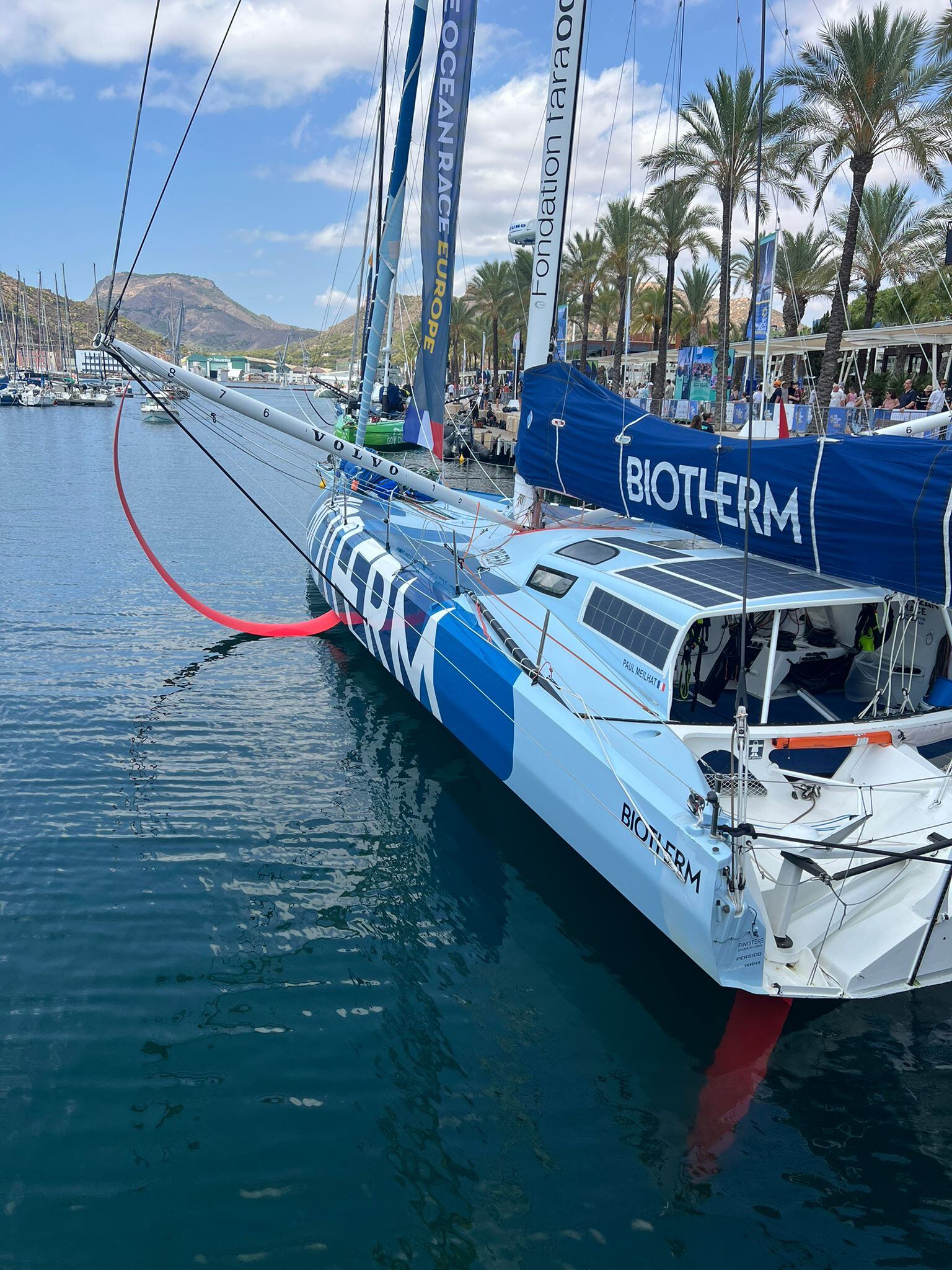 Biotherm se llevó 16 puntos (dos en el Needles Scoring Gate, siete en el Fly By de Matosinhos y otros siete en la llegada a Cartagena) en esta etapa, y ahora se sitúa firmemente en lo más alto de la clasificación