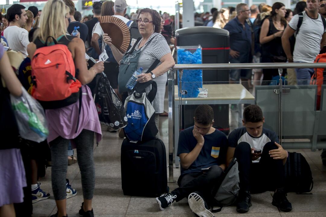 Imatge d&#039;arxiu de diversos passatgers afectats per la vaga de l&#039;any 2017