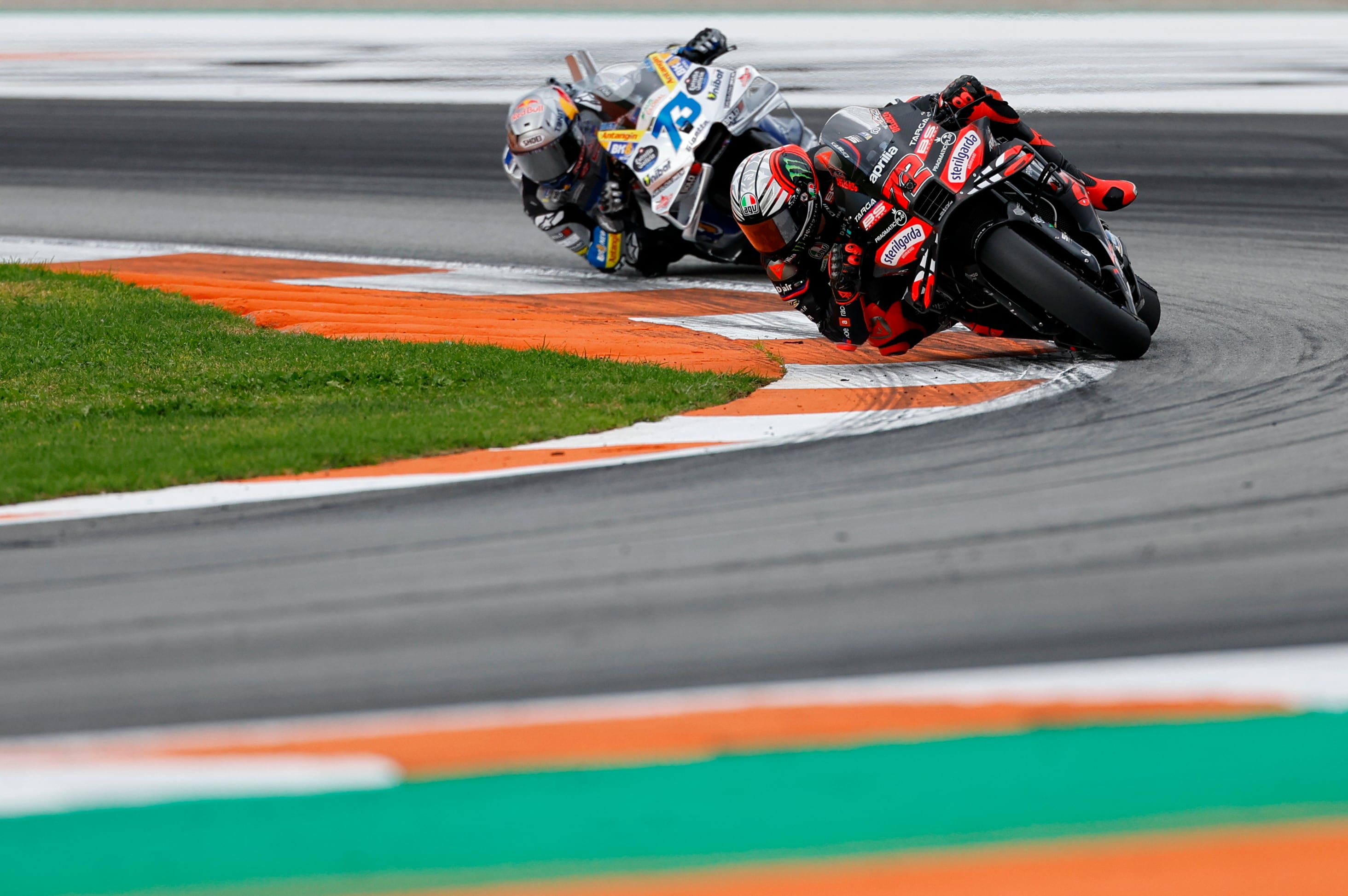 Marco Bezzecchi durante la carrera del GP de la Comunidad Valenciana