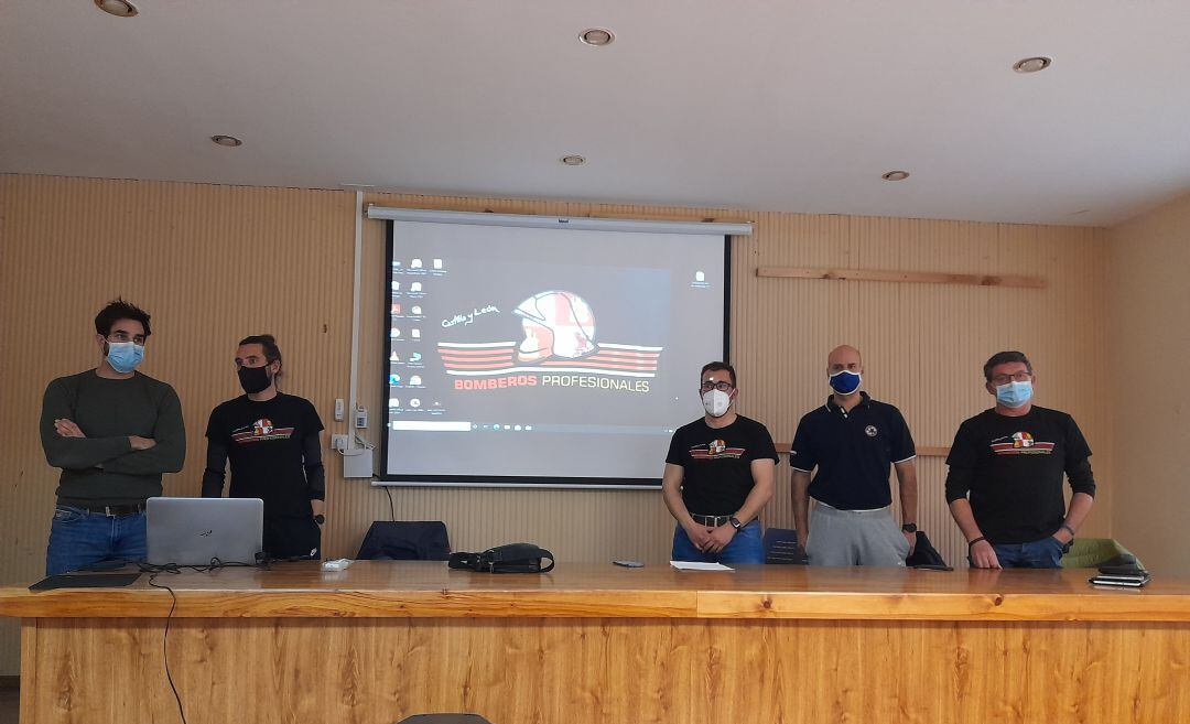 Los representantes de la plantilla de bomberos de Aranda han hecho publica la urgencia de restablecer el segundo retén para garantizar la seguridad ciudadana