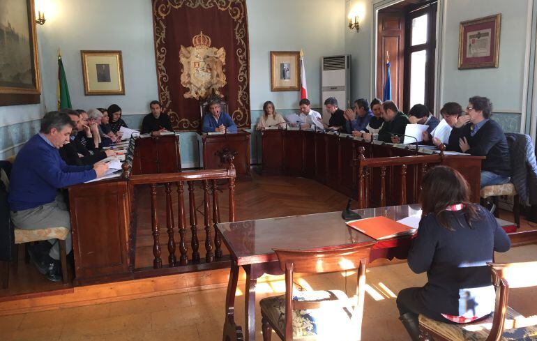 El Ayuntamiento celebró un pleno extraordinario y urgente. 