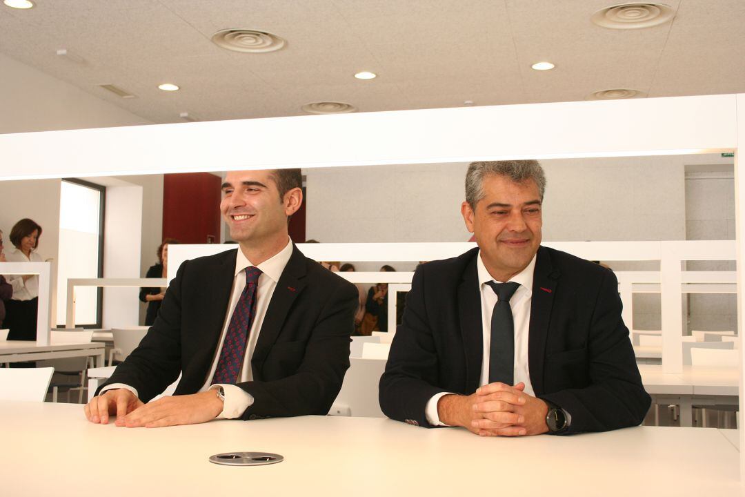 El alcalde de Almería, Ramón Fernández Pacheco y el Rector de la Universidad, Carmelo Rodríguez en la inauguración de las salas.