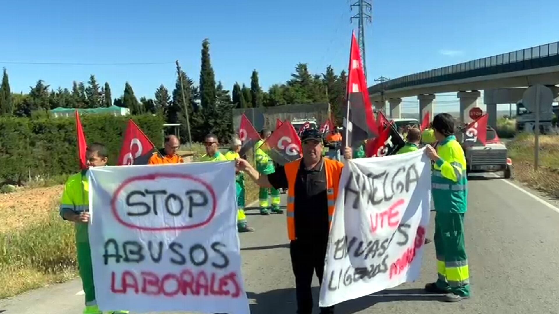 Los trabajadores de la UTE Envases Ligeros se manifiestan en Antequera