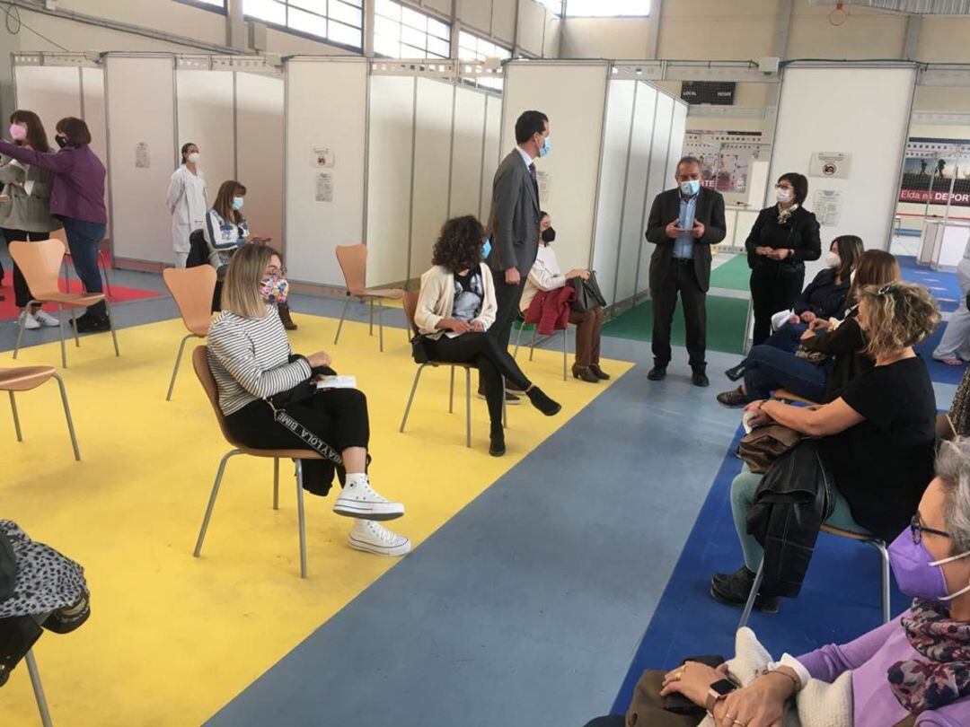 Visita vacunación docentes en Elda