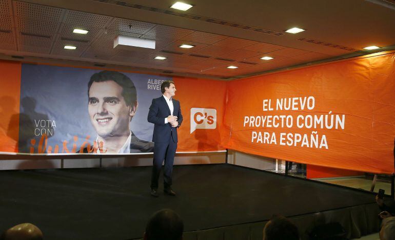 El candidato a la presidencia del Gobierno de Ciudadanos, Albert Rivera, durante el acto de inicio de campaña para las elecciones generales celebrado esta noche en Madrid.