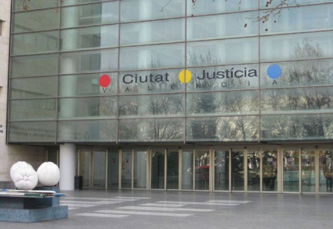 Entrada principal de la Ciutat de la Justícia de València