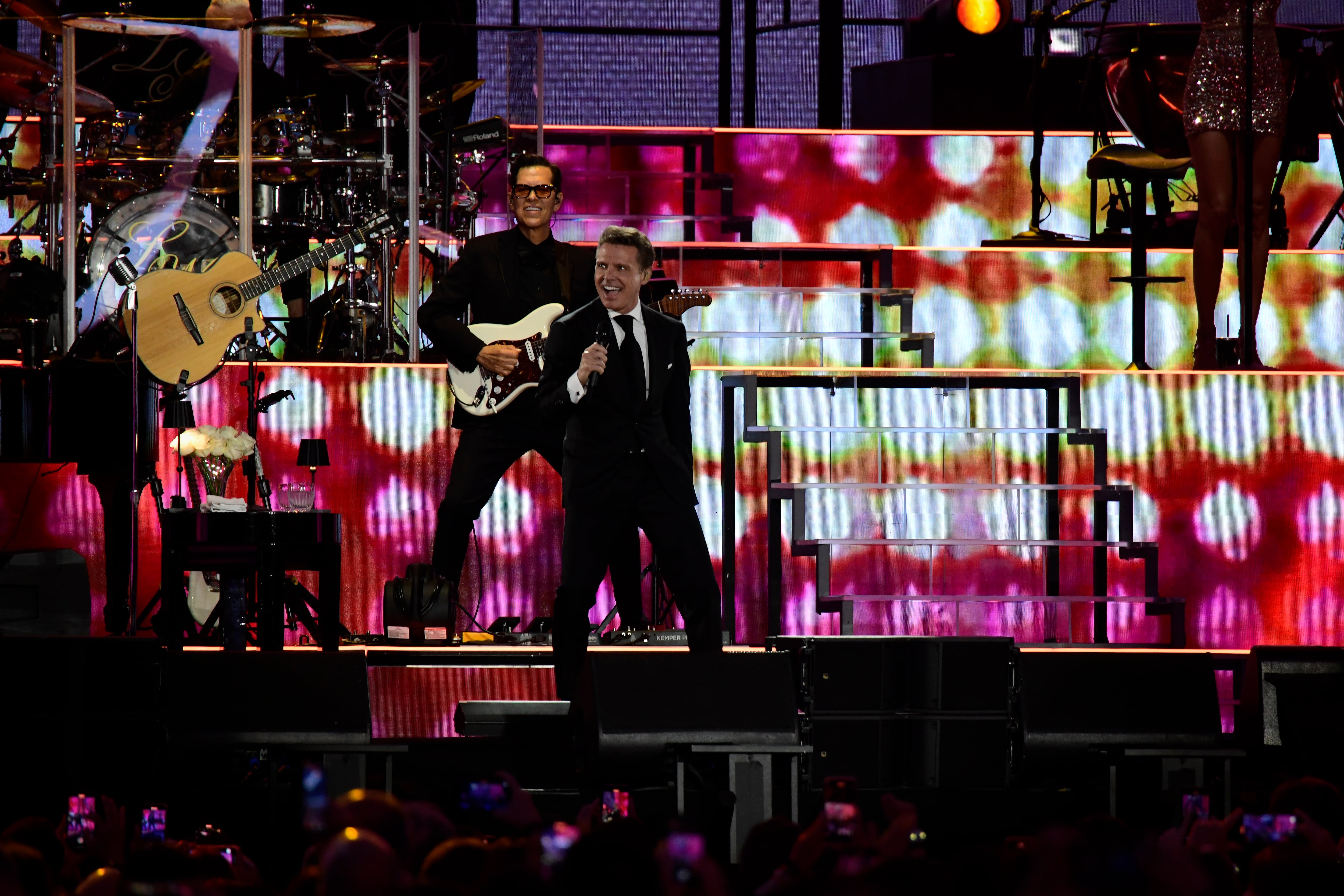 MADRID, 06/07/2024.- El cantante mexicano Luis Miguel durante el concierto que ofrece este sábado en Madrid. EFE/ Victor Lerena
