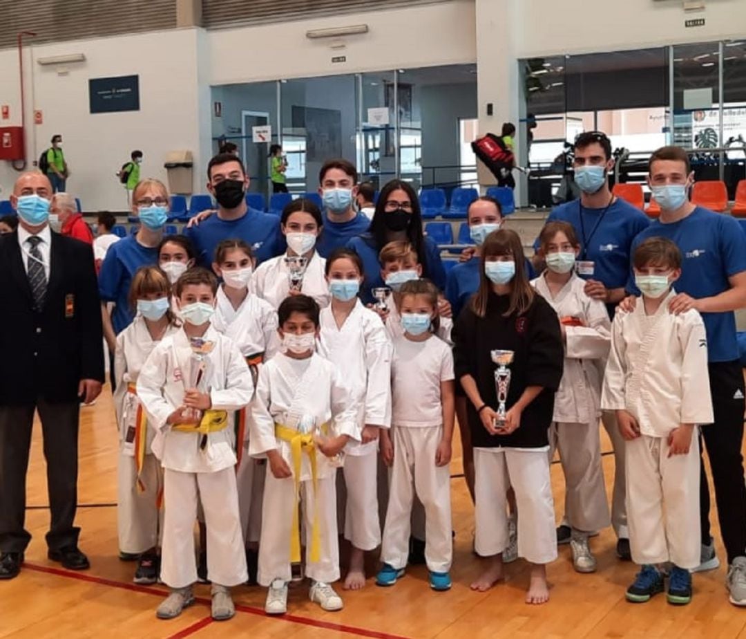 Los representantes y medallistas del Hiroshima Prado Sport presentes en el Campeonato de Castilla y León.