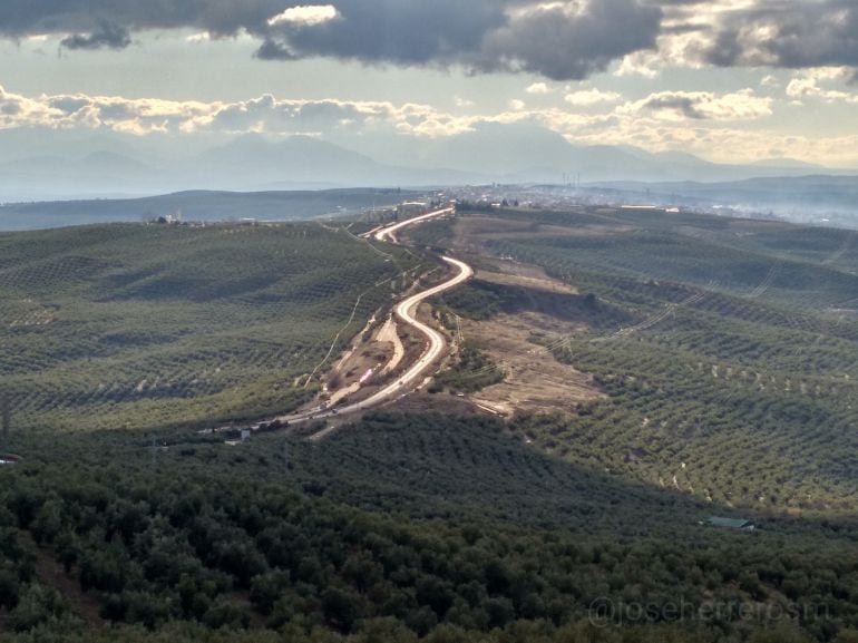 Hay tres tramos en obras, dos de ellos paralizados desde 2010, el más avanzado y paralizado en 2013, es el Ubeda-Torreperogil.