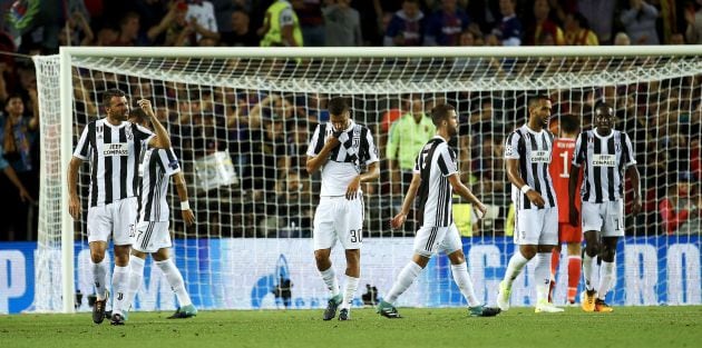 Los jugadores de la Juve, después del primer gol de Messi