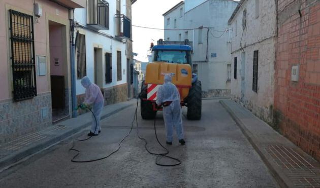 Limpiando calles en Puebla del Príncipe