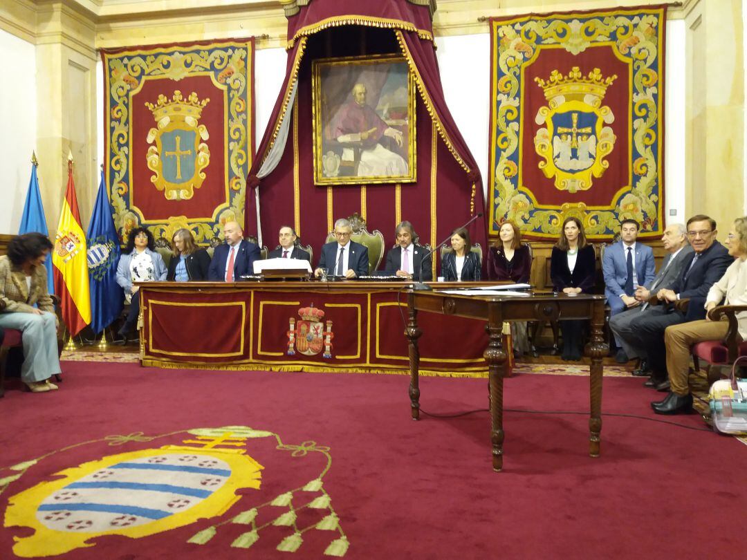 El Rector en el acto de la toma de posesión del personal universitario celebrado en el Paraninfo