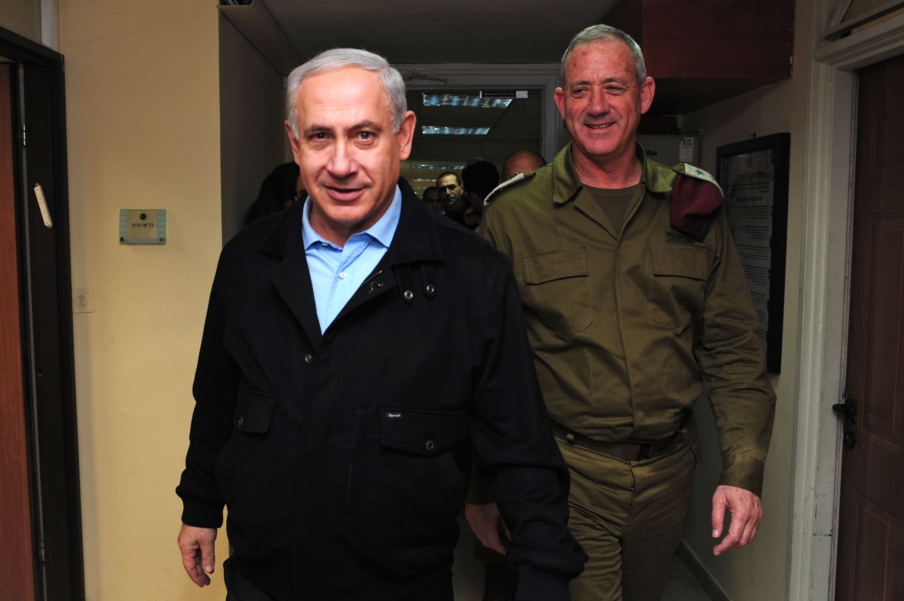 Imagen de archivo del primer ministro israelí, Benjamin Netanyahu, junto al entonces jefe del Estado Mayor del Ejército, Benny Gantz