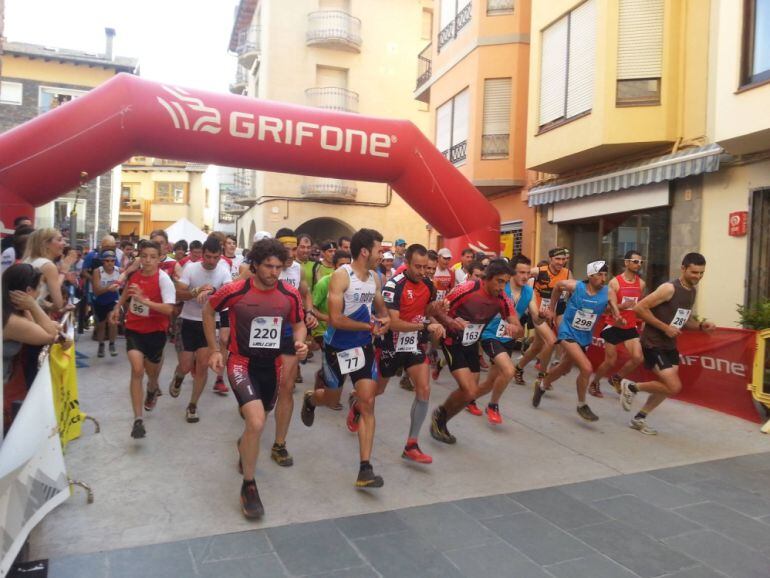 Sortida de la cursa vertical Arruix Santa Fe, a Organyà el passat mes de juny.