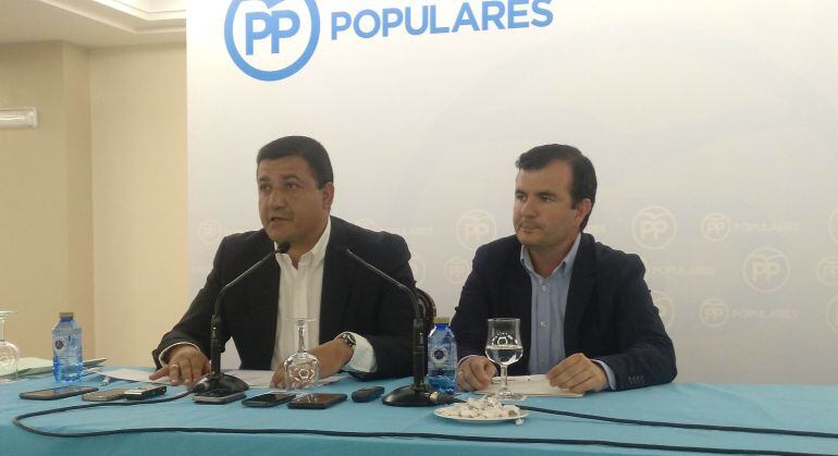 Carlos García, presidente del PP de Ávila, y Juan Pablo Martín, secretario general del PP de Ávila