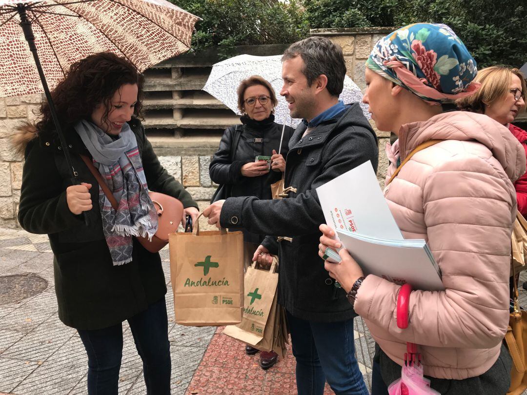 Reparto informativo de Mercedes Gámez y Julio Millán.