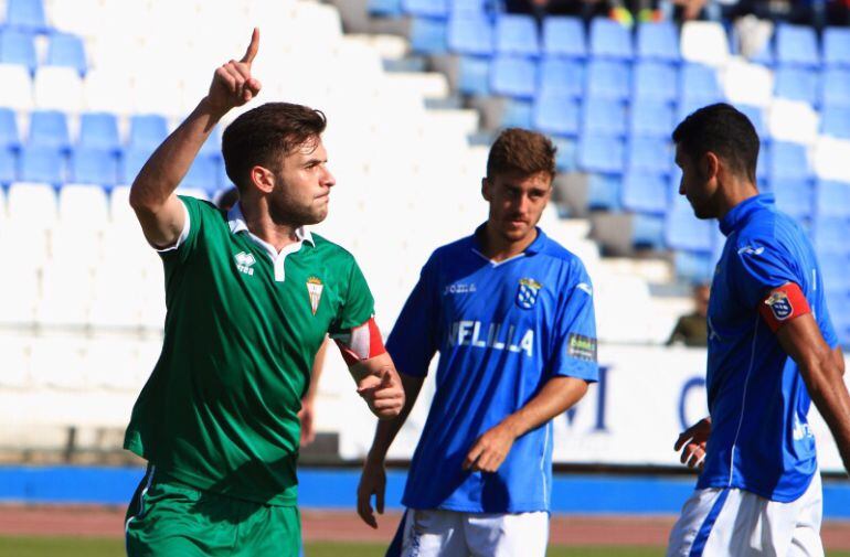 Iván celebra un gol en Melilla.