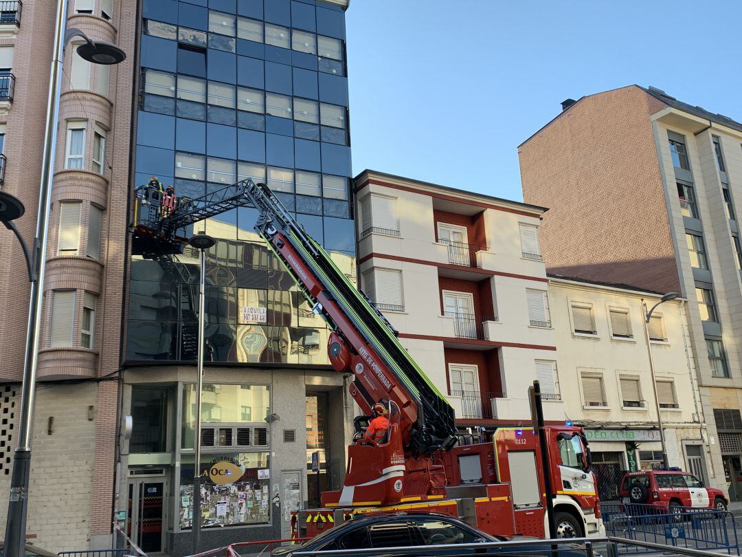 Los Bomberos de Ponferrada retiran los paneles