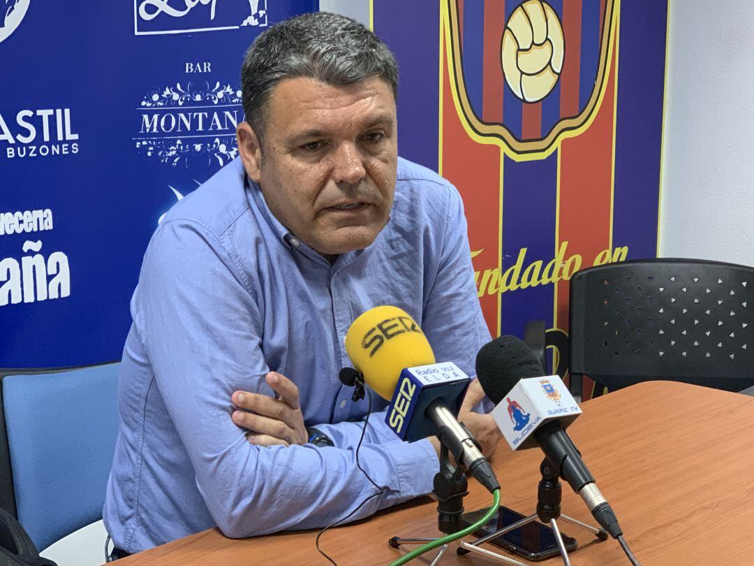 Fran Onrubia en su última rueda de prensa como entrenador del Eldense