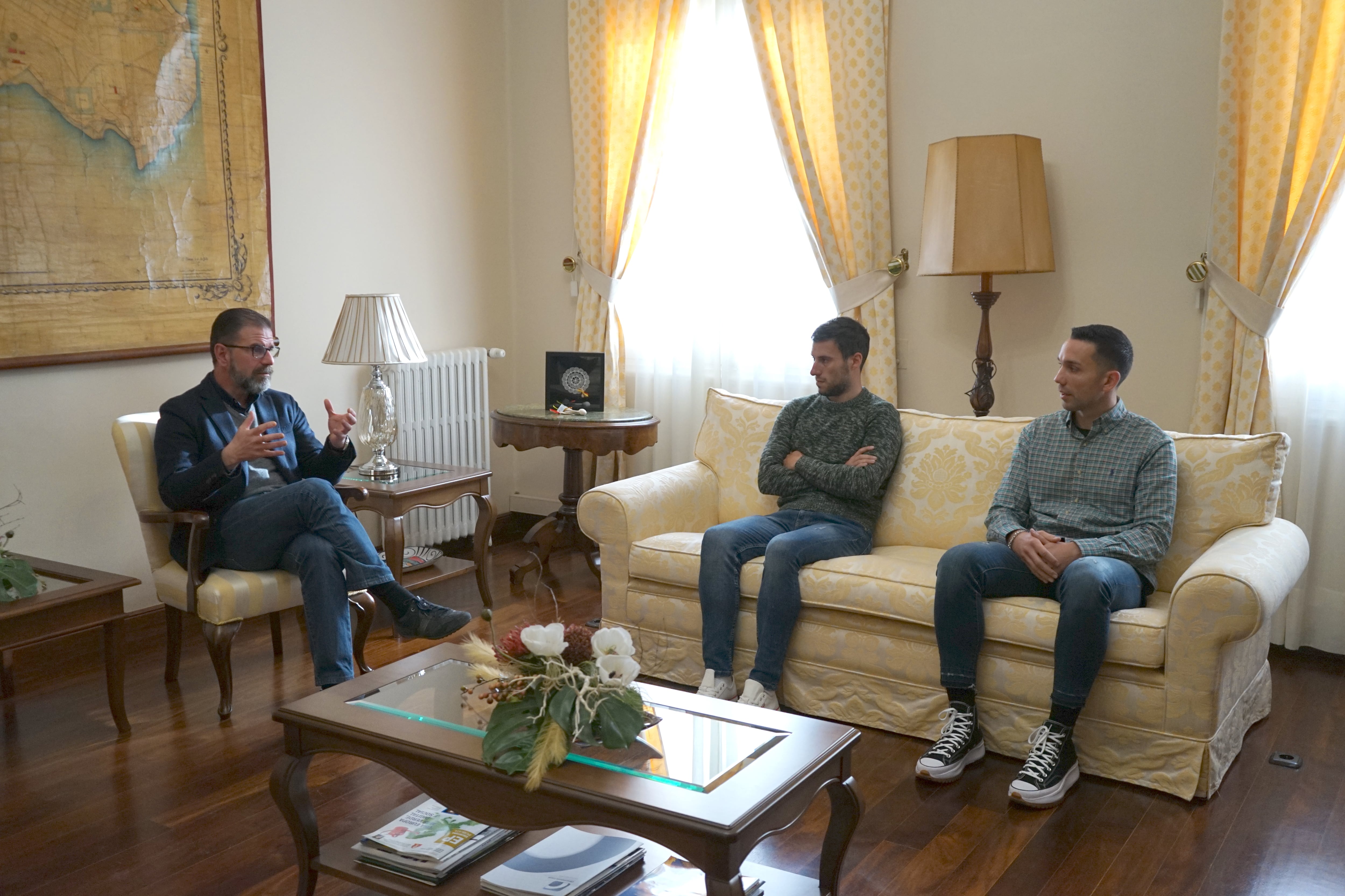 Jiménez Borja, a la derecha, en la recepción de este martes (foto: Concello de Ferrol)