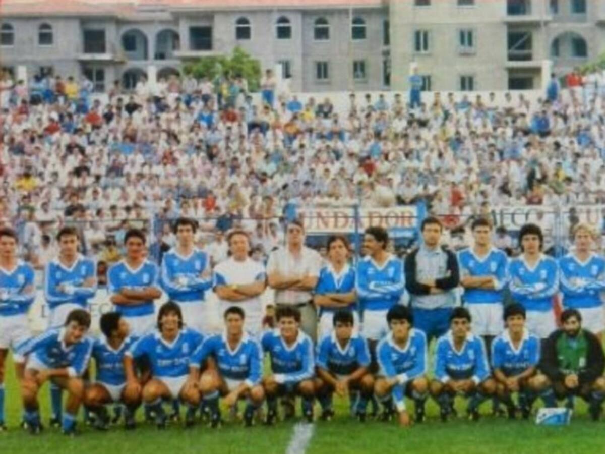 Padres de azul y blanco