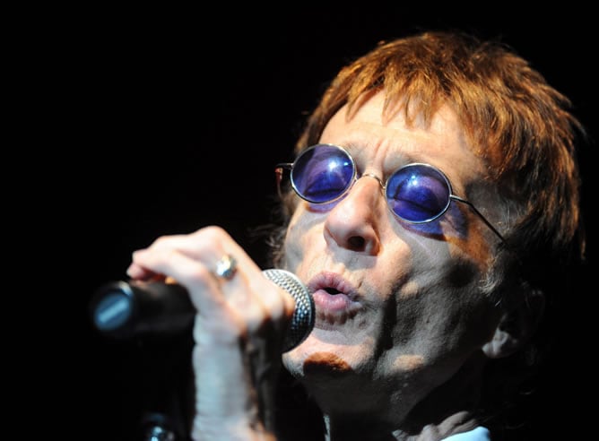 Imagen de archivo fechada el 29 de mayo de 2011 del cantante británico Robin Gibb durante un concierto en Varsovia (Polonia)