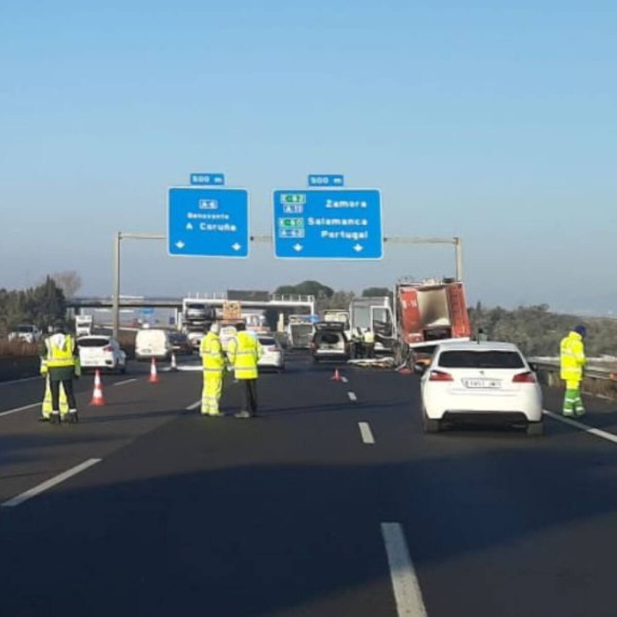 Tres fallecidos en Tordesillas al ser atropellados cuando auxiliaban a un camión accidentado