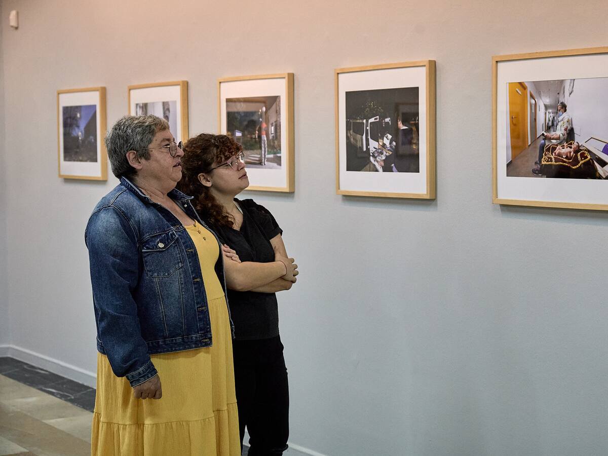 La Sala Coll Alas de Gandia acoge la exposición del fotoperiodista Àlex Oltra ‘La Cáritas del Siglo XXI’