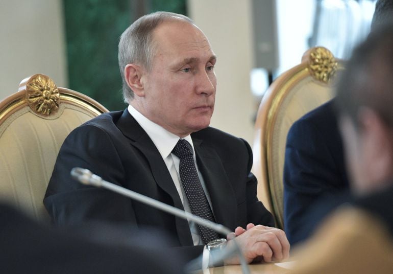  El presidente ruso Vladimir Putin, tras la invasion de Crimea vió con la Unión Europea y Estados unidos sancionaba empresas rusas vinculadas a su ejecutivo, algunas directas y otras indirectamente 