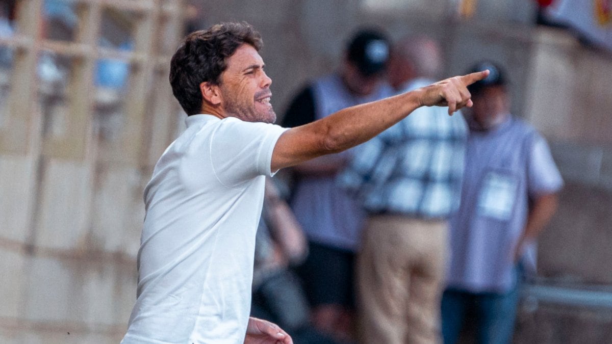 Rubi en la primera mitad del partido entre Cultural Leonesa y Almería.